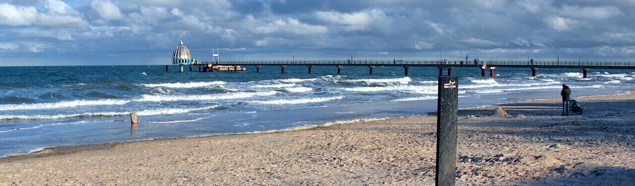 Zingst Seebrücke mit Tauchgondel Ferienhaus Ferienwohnung Ostsee Halbinsel Fischland Darß